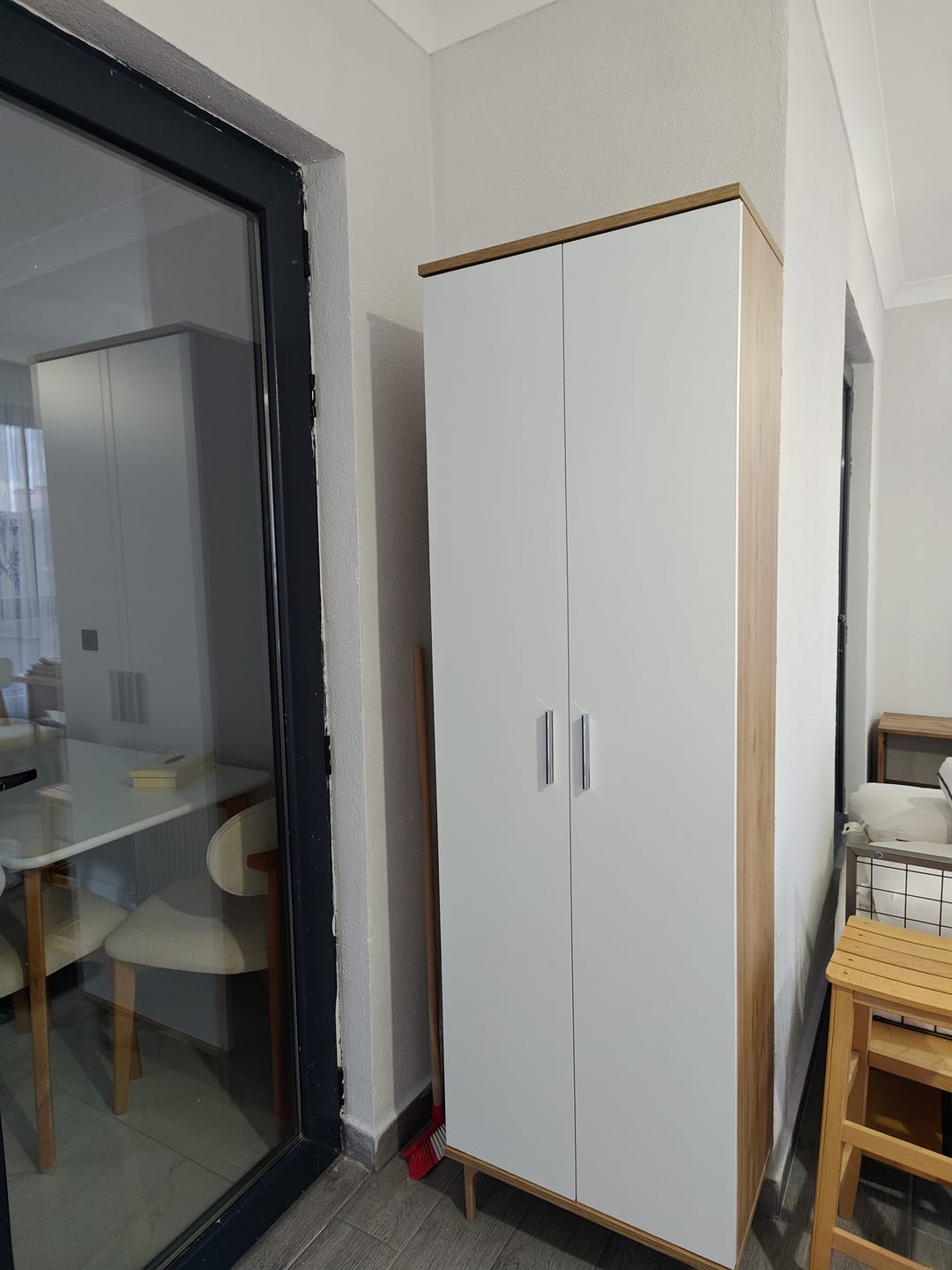 Customer photo review of Rani JE102 Çok Amaçlı Dolap 2 Kapaklı 7 Raflı Banyo Kiler Mutfak Dolabı Sepet Ceviz - Beyaz
