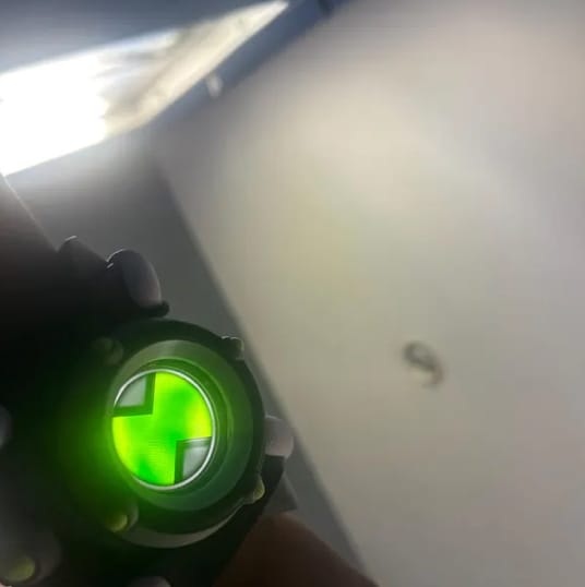 Customer photo review of Ben 10 Classic OG Omnitrix Wearable Replica (Touch Sensing)
