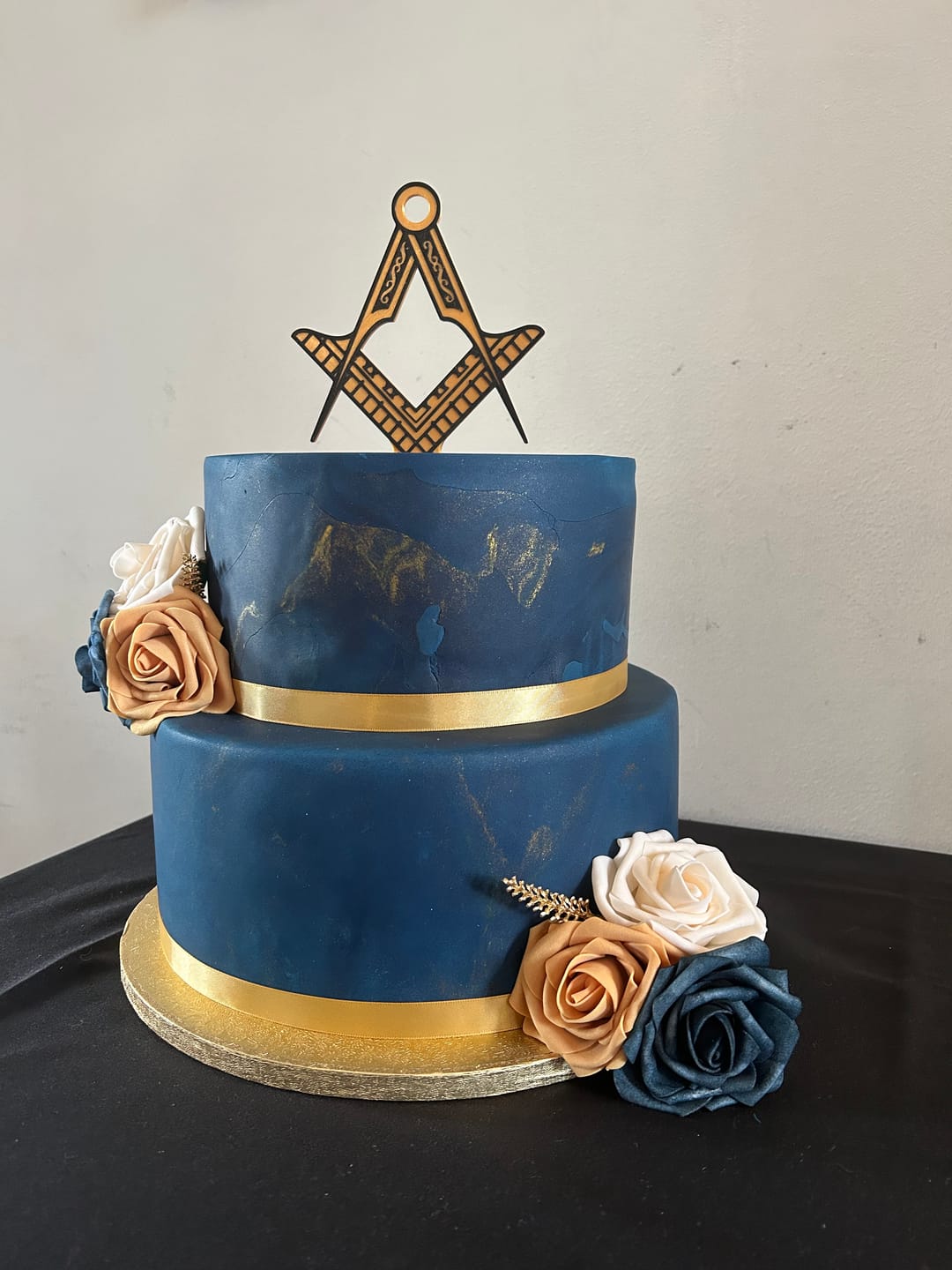 Customer photo review of Saracino - Edible Metallic Lustre Powder for Cake Decorating