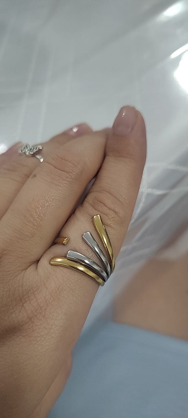 Customer photo review of Anel Flow Ajustável com Mix de Banhos Dourado e Prata