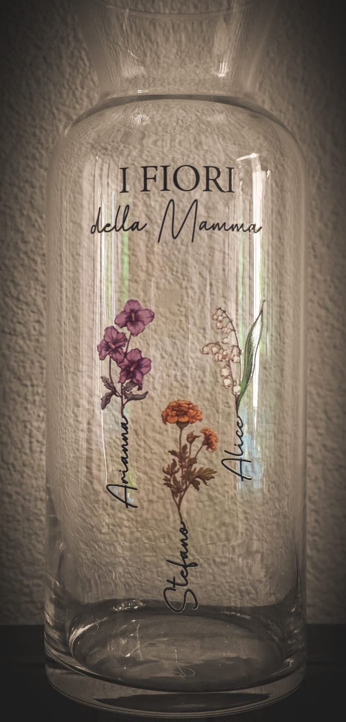 Customer photo review of Il giardino della mamma – Vaso in vetro personalizzato con nome e fiori per mamma e nonna