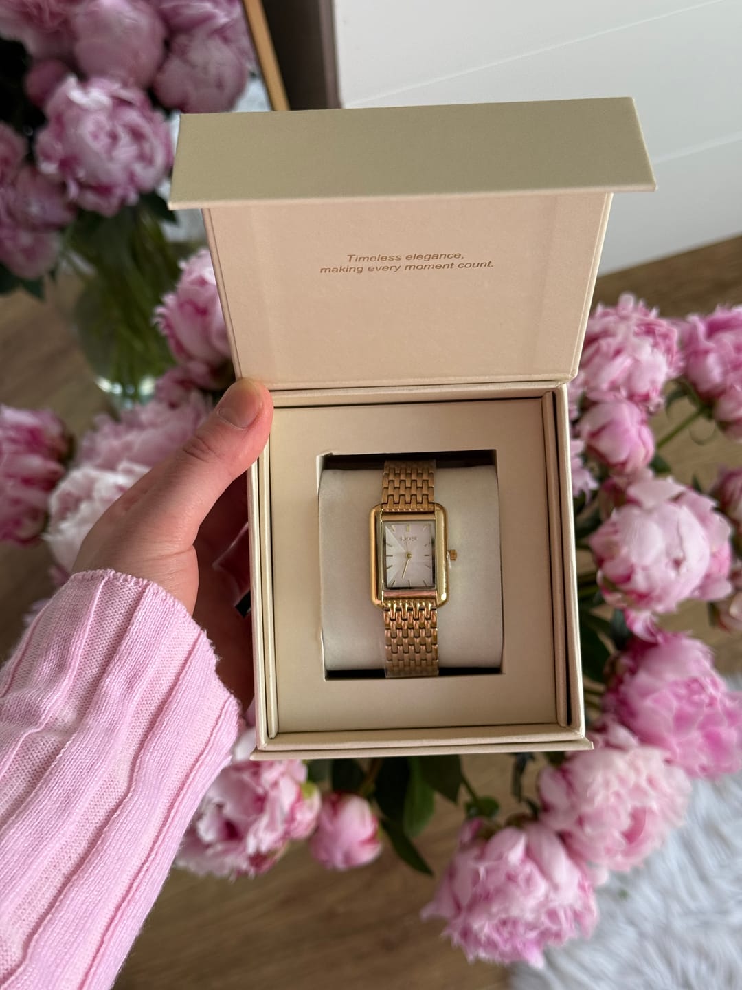 Customer photo review of Olivia Gold White