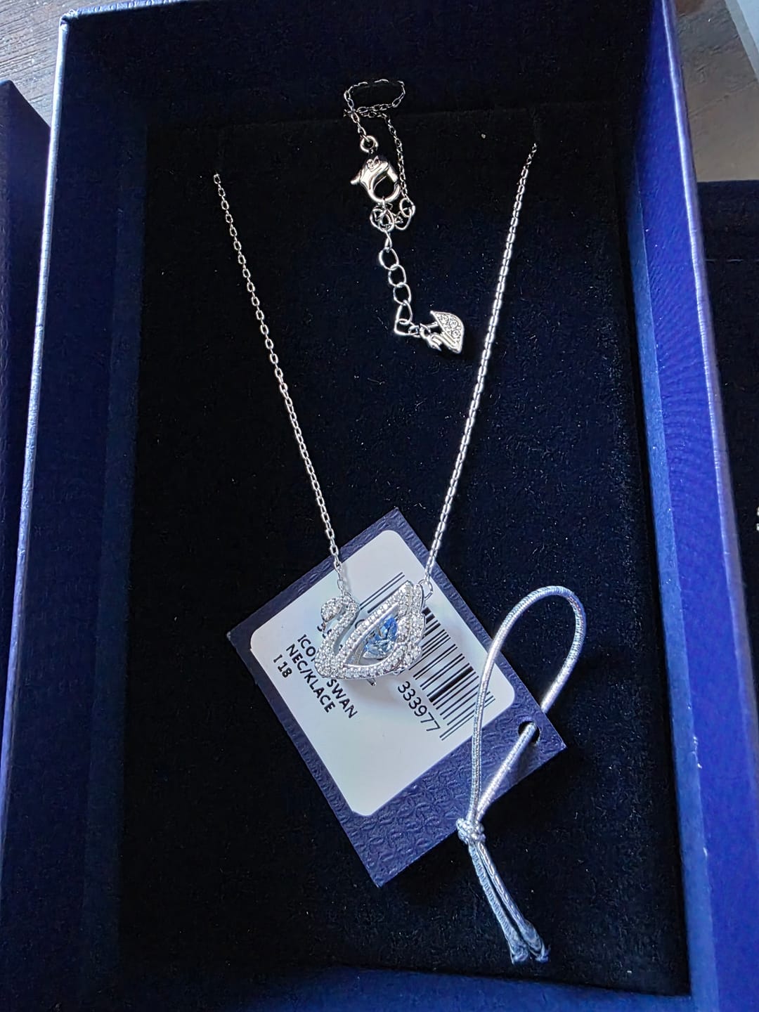 Customer photo review of COLLAR SWAROVSKI DANCING SWAN AZUL CISNE RODIO + KIT DE REGALO