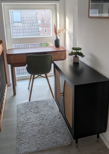 Customer photo review of TOYAMA - Bureau 2 portes en bois finition noyer et cannage