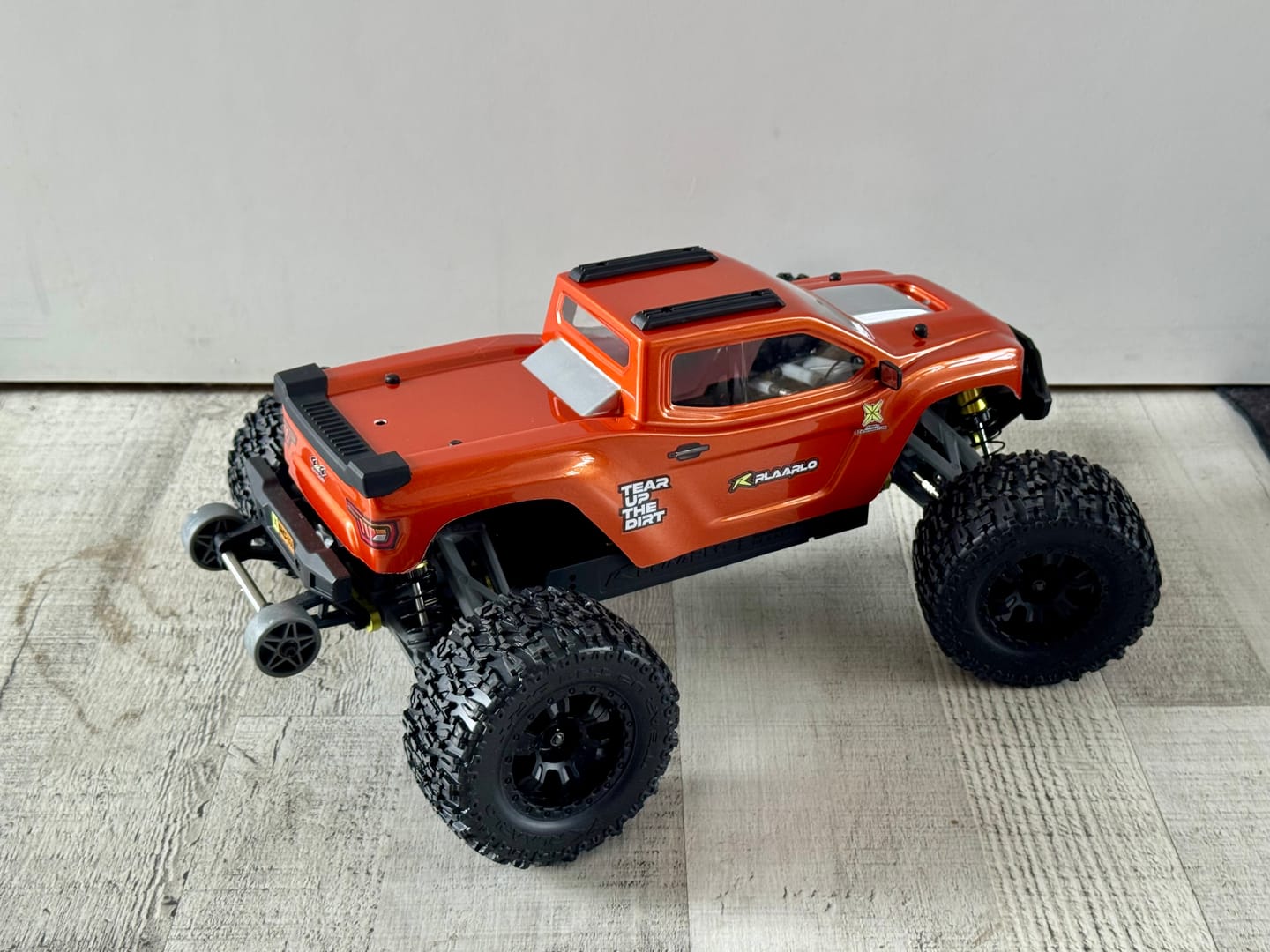 Customer photo review of Rlaarlo Omni-Terminator Carbon Fiber Monster Truck Roller(Without electric parts)