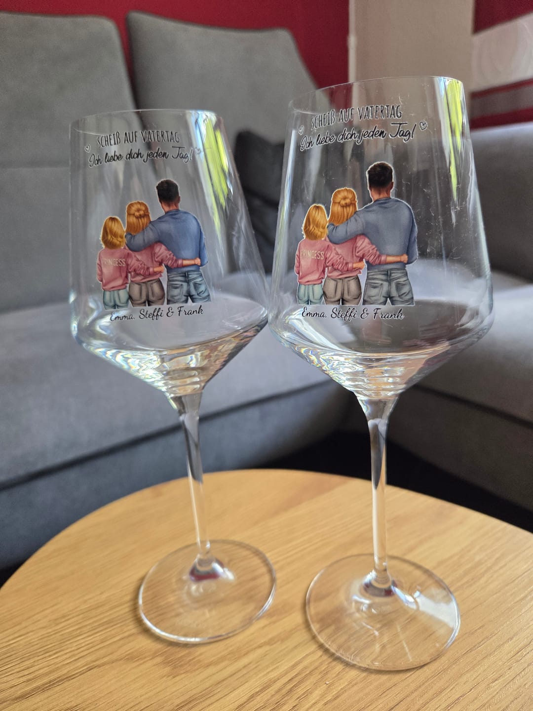 Customer photo review of Jeden Tag – Personalisiertes Weinglas für Papa zum Vatertag