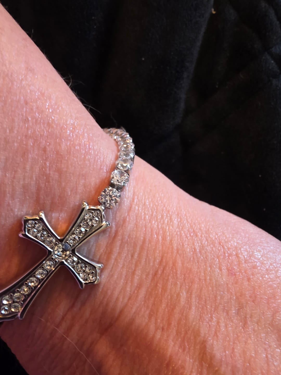 Customer photo review of FREE Today: 2-Color Elegant Zircon-Encrusted Cross Bracelet: A Symbol of Divine Grace & Elegance