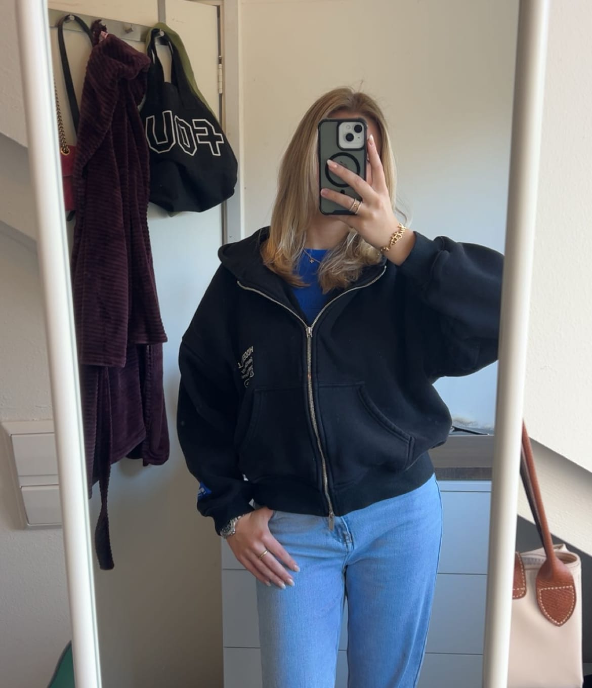 Customer photo review of LABEL ZIP HOODIE BLACK