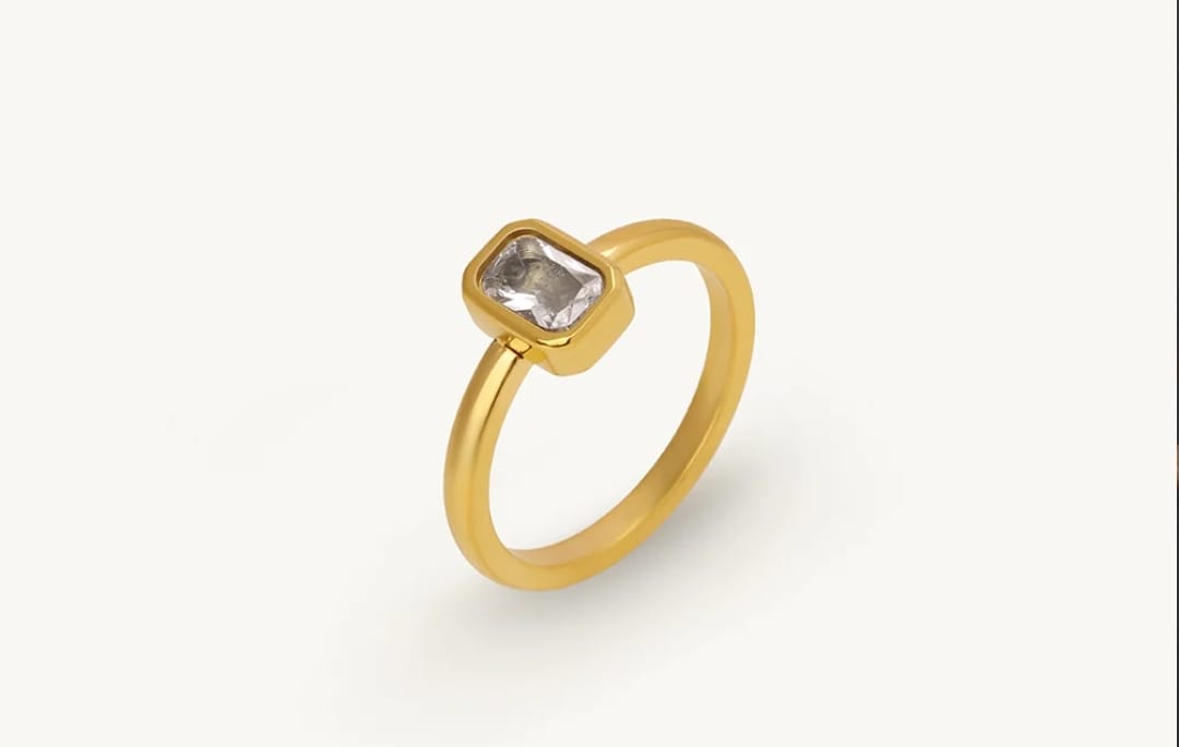 Customer photo review of Square Soliatire Core Ring
