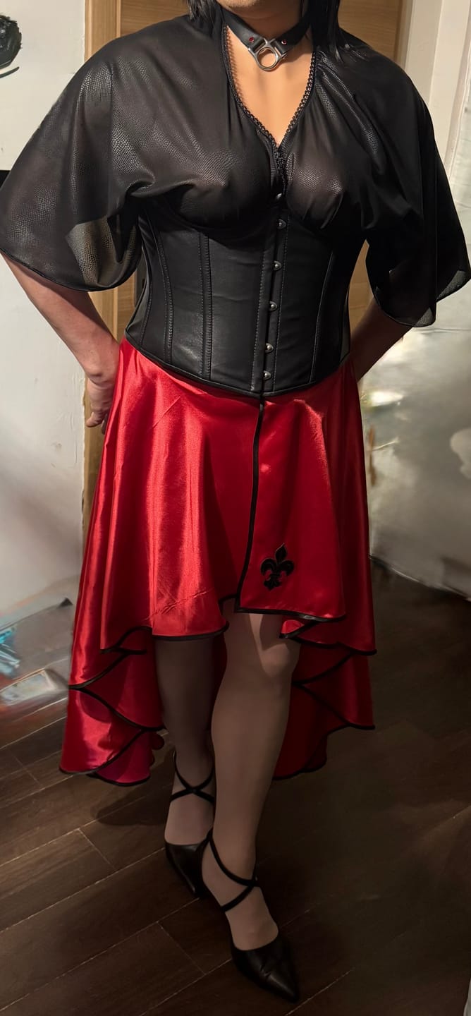 Customer photo review of SiaLinda: Unterbrust Korsett Raven, schmal, Lamm Nappa, schwarz, echt Leder