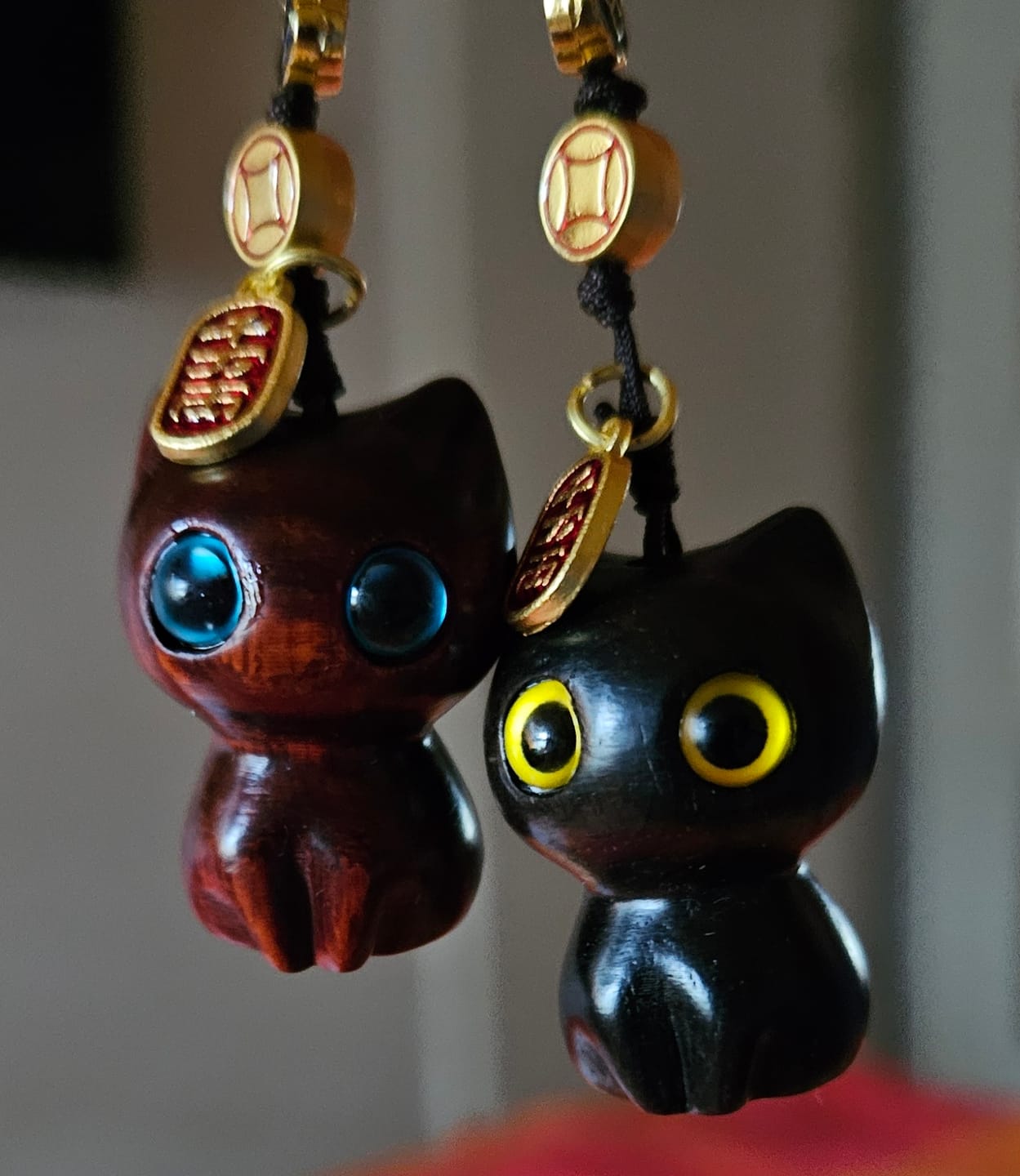 Customer photo review of Buddha Stones, kleines Blatt, rotes Sandelholz, Ebenholz, glückliche Katze, Schutz, Schlüsselanhänger, Handy-Hängedekoration