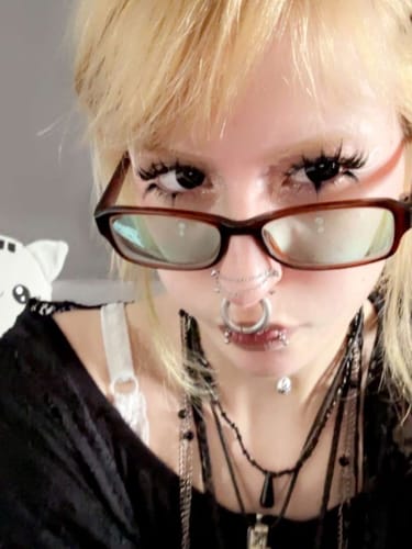 Customer photo review of Kit x Eyemoody Pure Black | 6 Months, 2 pcs