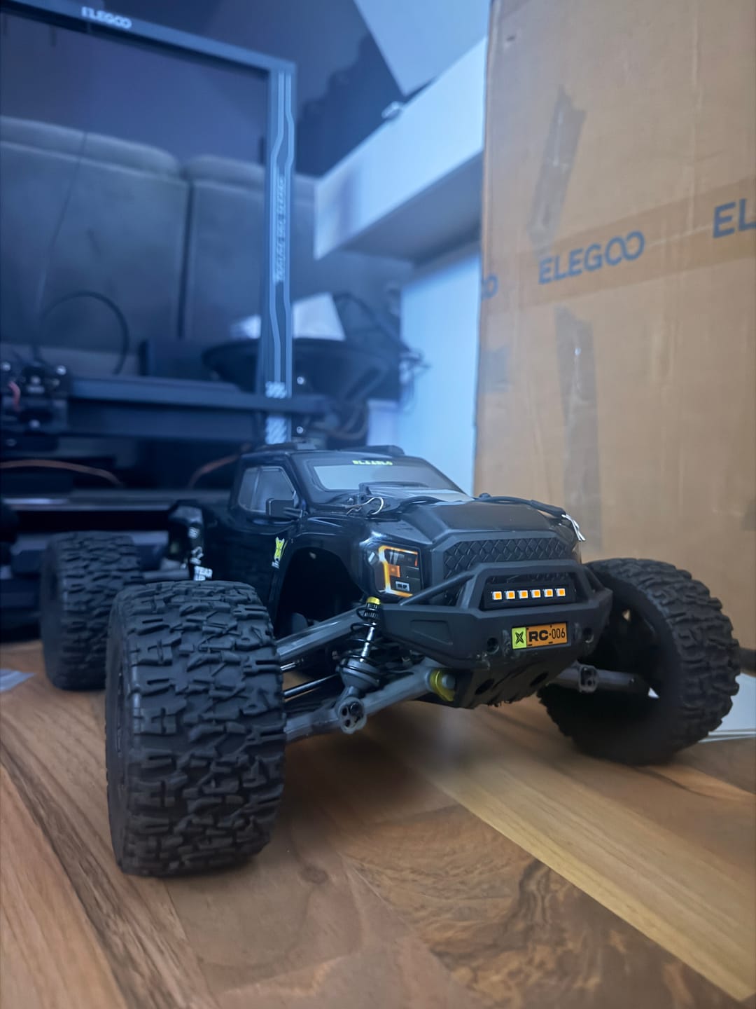 Customer photo review of Rlaarlo Omni-Terminator Carbon Fiber MINI 1:10 Scale RTR Brushless Monster Truck, RZ001B-C