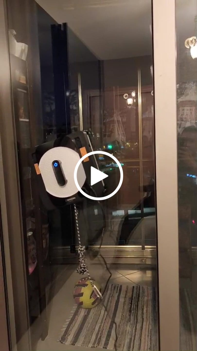 Customer video review of Cam Silme Robotu (Elo) ve 6 Adet Mop | 2'li Set, Kumandalı, 3 Modlu, Mobil Kontrol