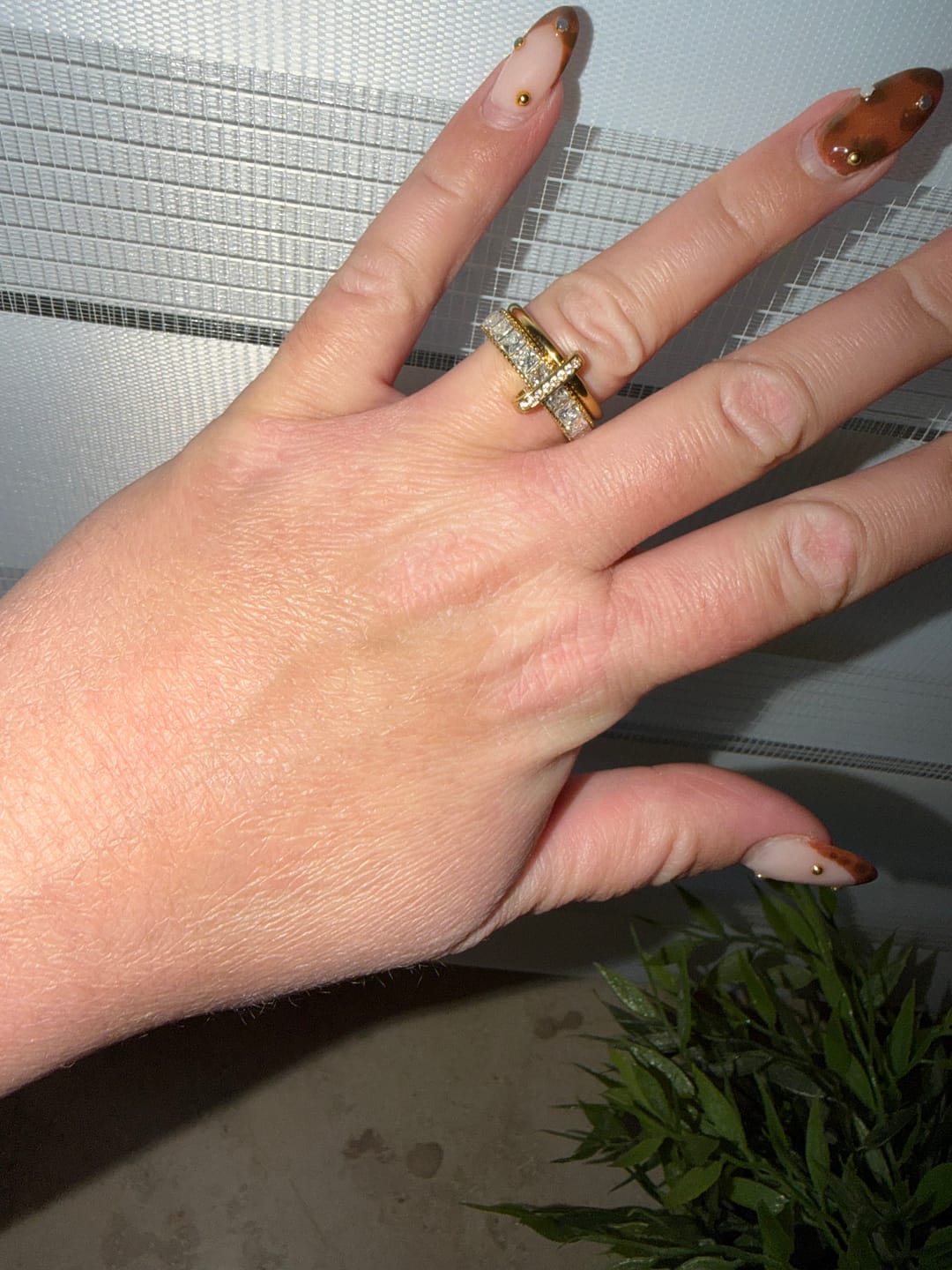 Customer photo review of Square Pave Infinity Flow Ring 14K Vergoldet