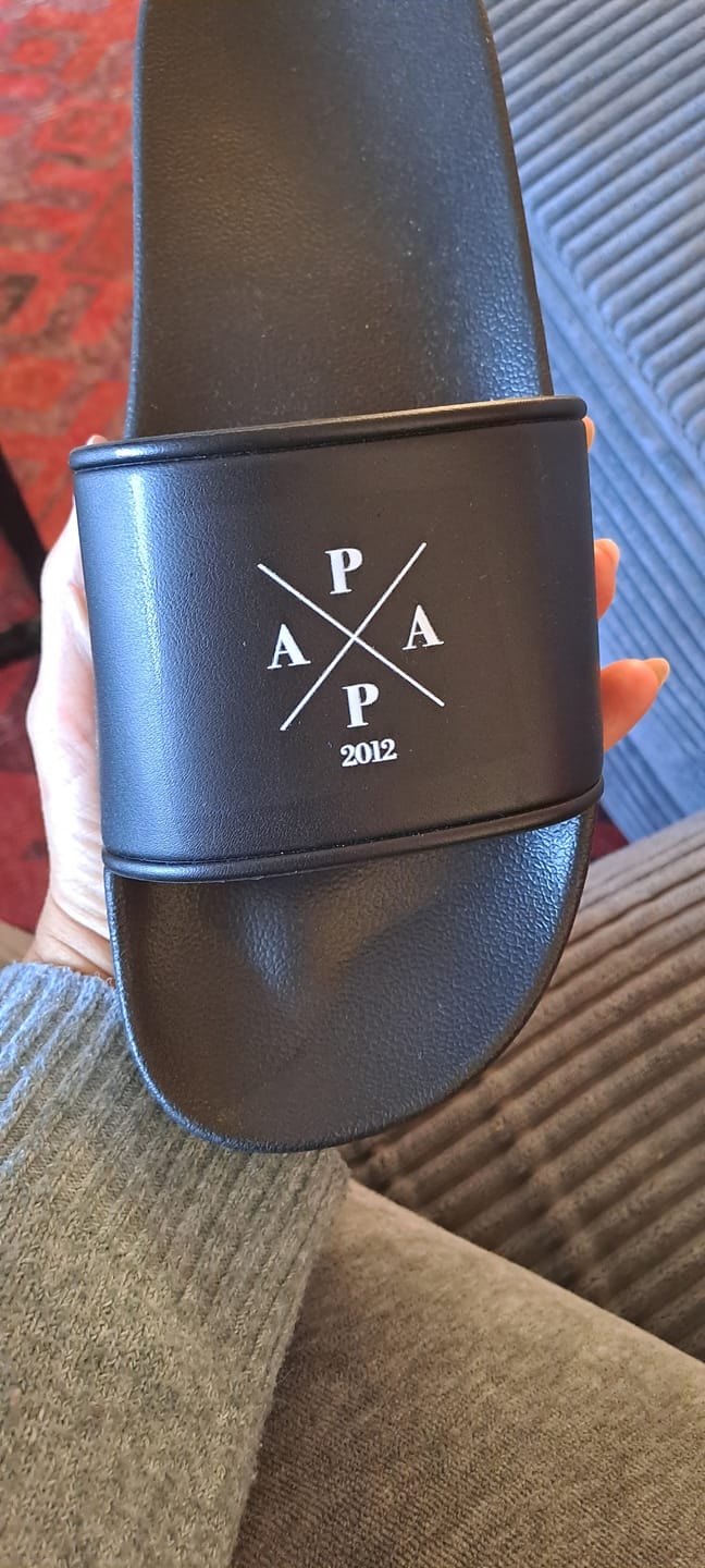 Customer photo review of Papa - Personalisierte Badeschlappen mit modernem Design