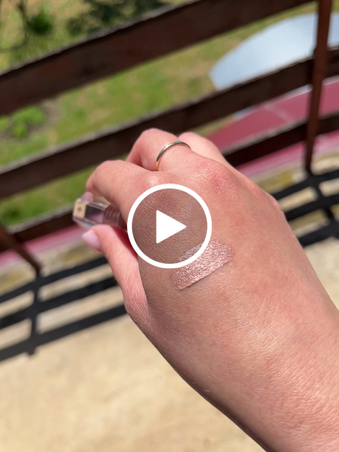 Customer video review of Tečna senka za oči Liquid Sparkle – Pink Clouds
