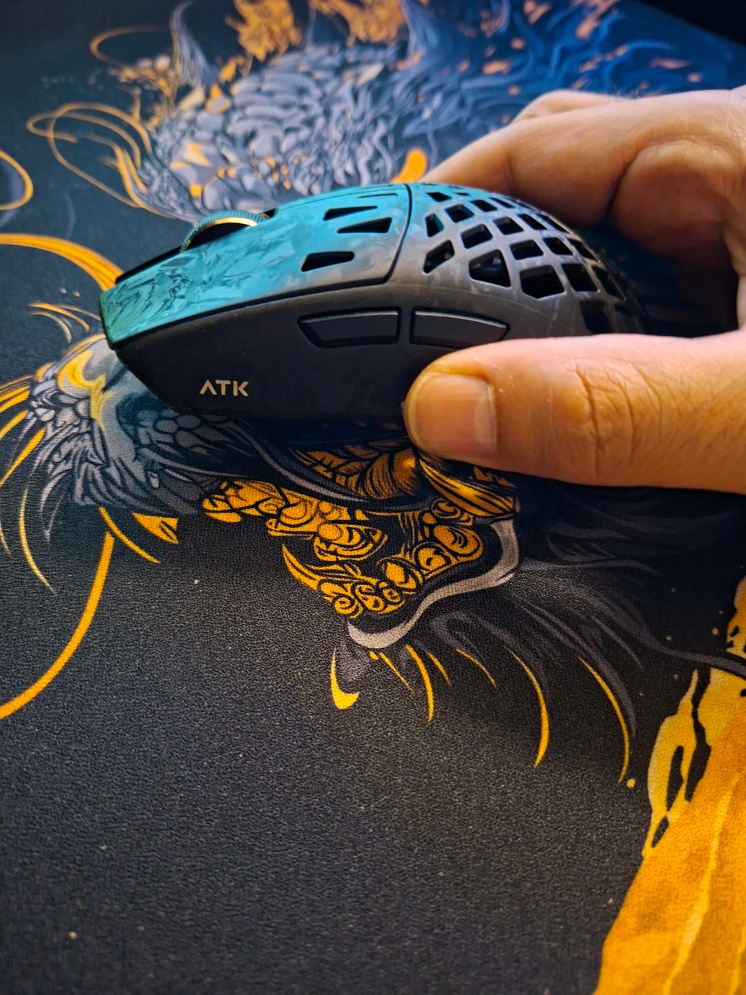 Customer photo review of ATK Blazing Sky Ghost Karbon Fiber Wireless Mouse