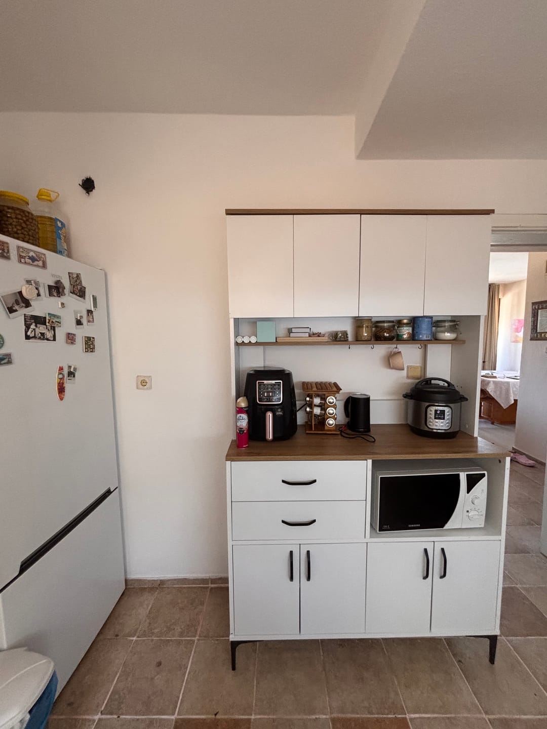 Customer photo review of Rani JE208 Çok Amaçlı Dolap 8 Kapaklı 2 Çekmeceli Kiler Mutfak Dolabı  Beyaz - Sepet Ceviz