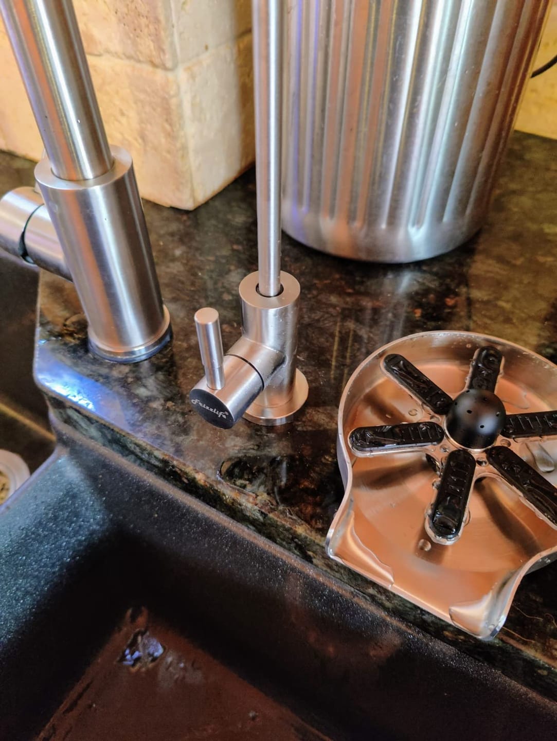 Customer photo review of Frizzlife SW10F Direct Connect Under Sink Water Filter System, Reduces 99.99% Lead, Chlorine, Bad Taste & Odor