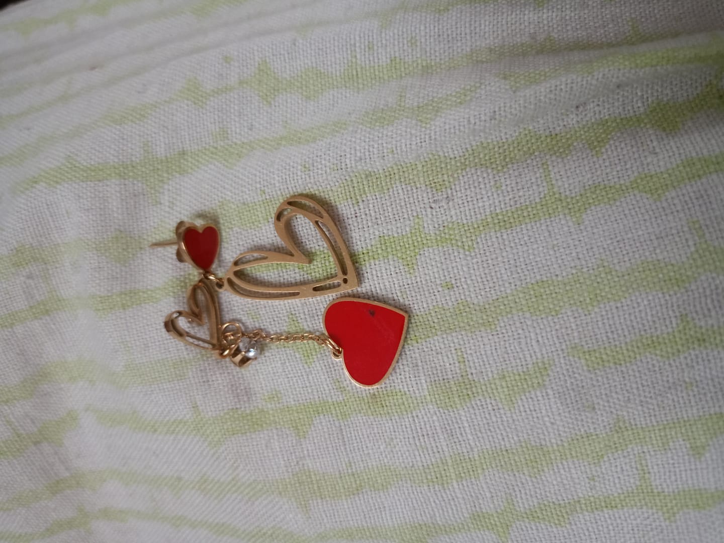 Customer photo review of Red Heart Dangle Mismatched Earrings