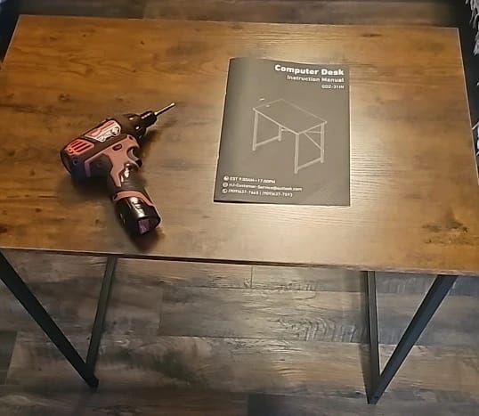 Customer photo review of JHK Computer Office Desk Writing Study Office Gaming Table Modern Simple Style Compact Metal Frame Wood Tabletop Easy Assembly