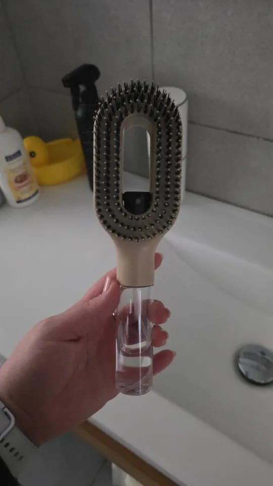 Customer photo review of Scalvée™ Anti-Frizz Hair Brush