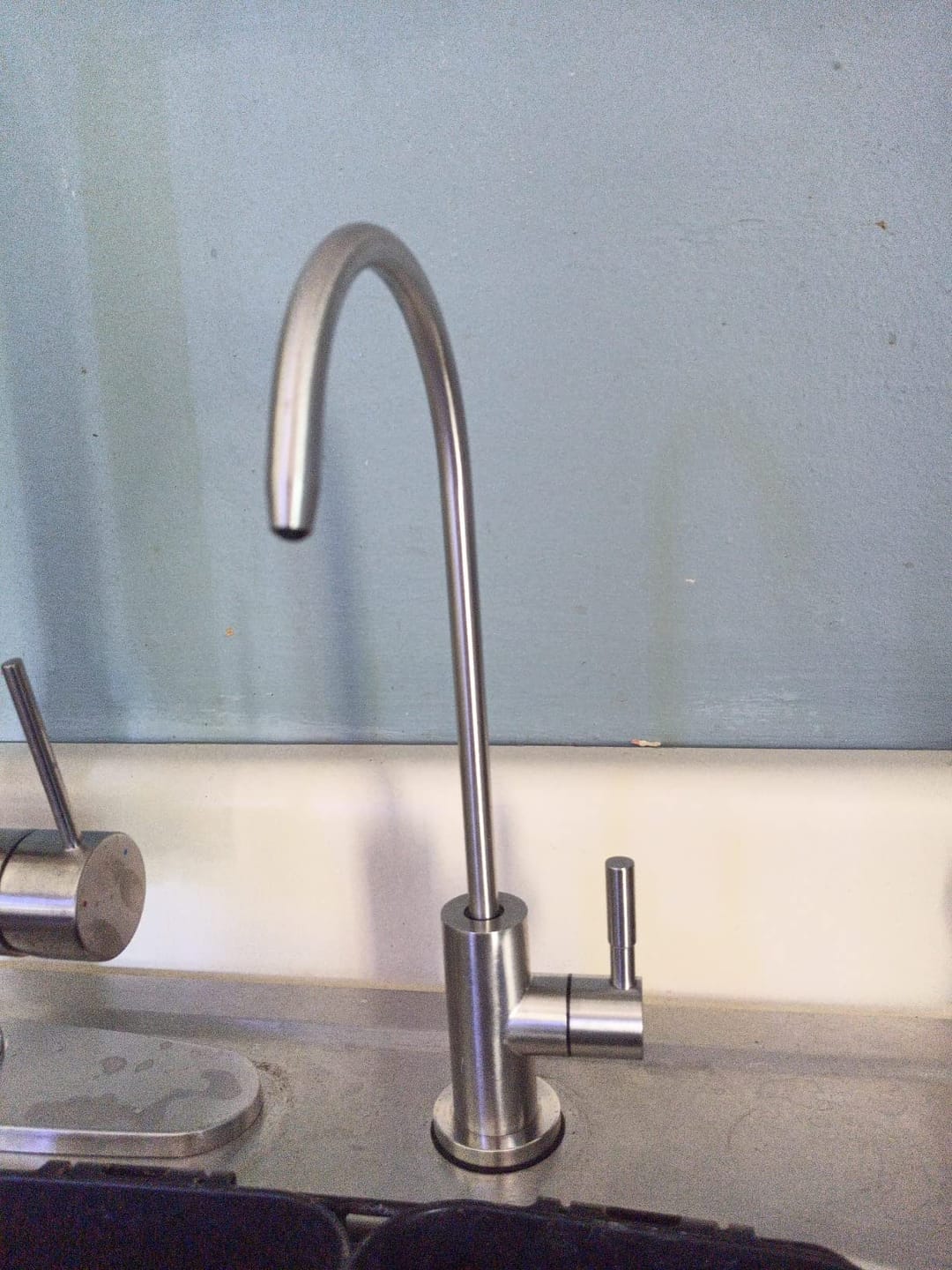 Customer photo review of Frizzlife SW10F Direct Connect Under Sink Water Filter System, Reduces 99.99% Lead, Chlorine, Bad Taste & Odor