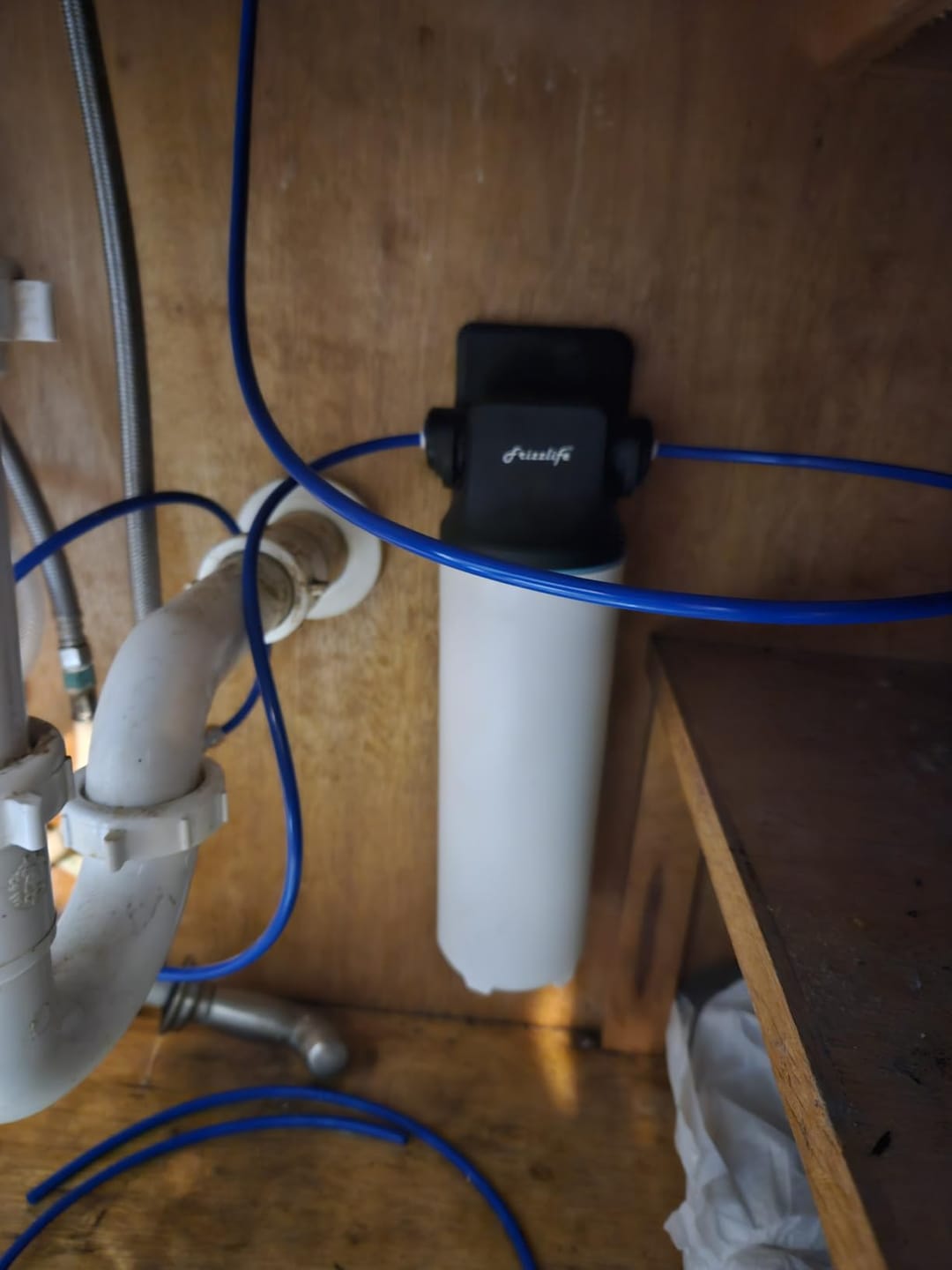 Customer photo review of Frizzlife SW10F Direct Connect Under Sink Water Filter System, Reduces 99.99% Lead, Chlorine, Bad Taste & Odor