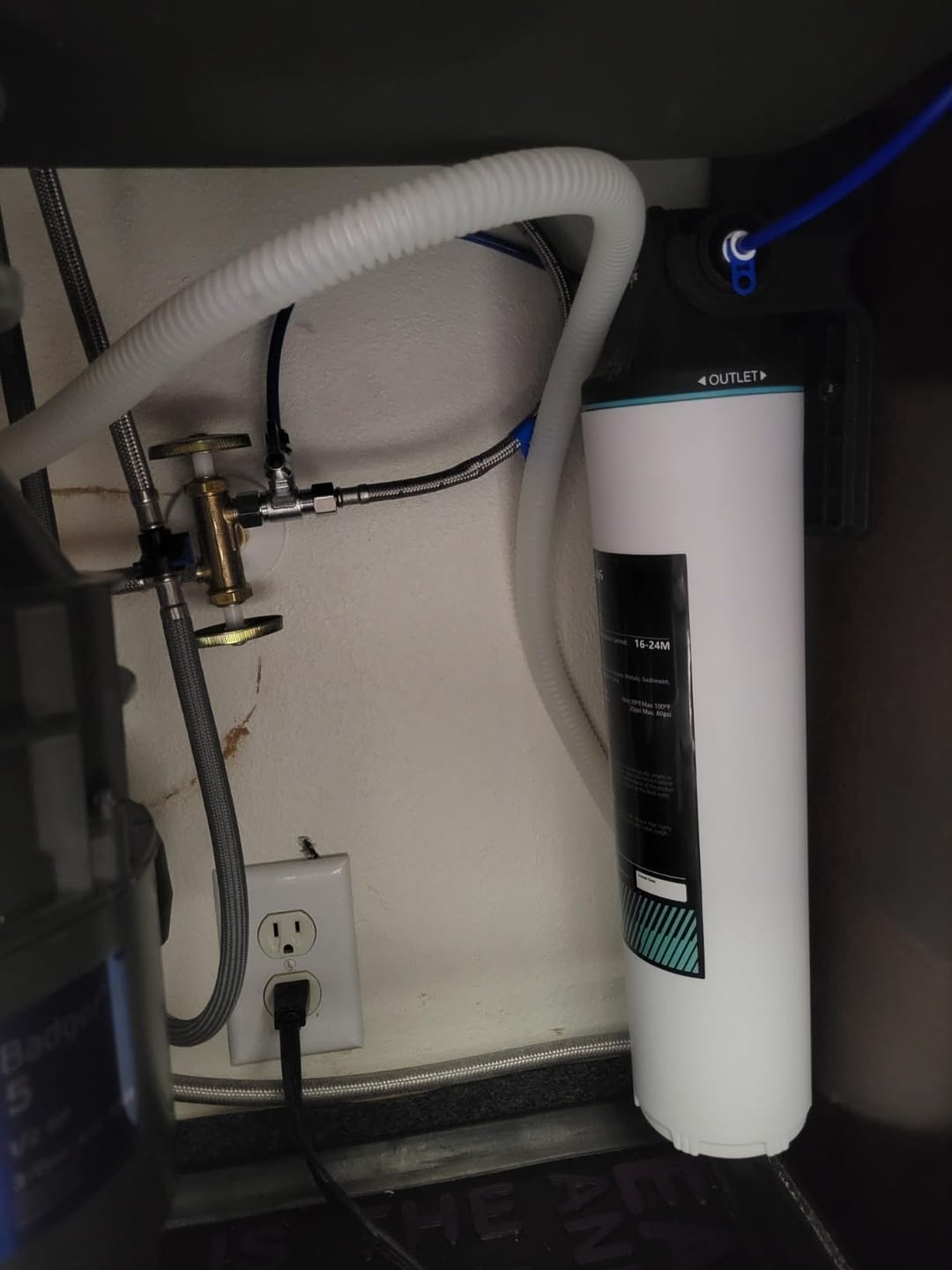 Customer photo review of Frizzlife SW15F Direct Connect Under Sink Water Filter System, Reduces 99.99% Lead, Chlorine, Bad Taste & Odor
