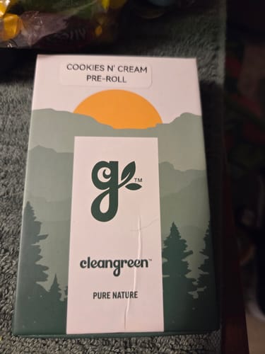 Reviewer's box of Cookies N’ Cream Pre-Rolls, showing the illustrated green and white packaging.