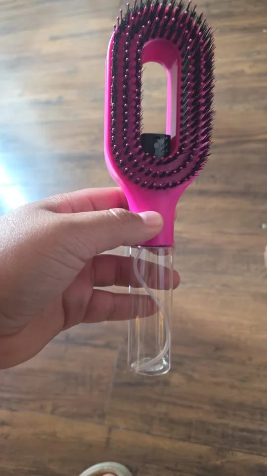 Customer photo review of Scalvée™ Anti-Frizz Hair Brush