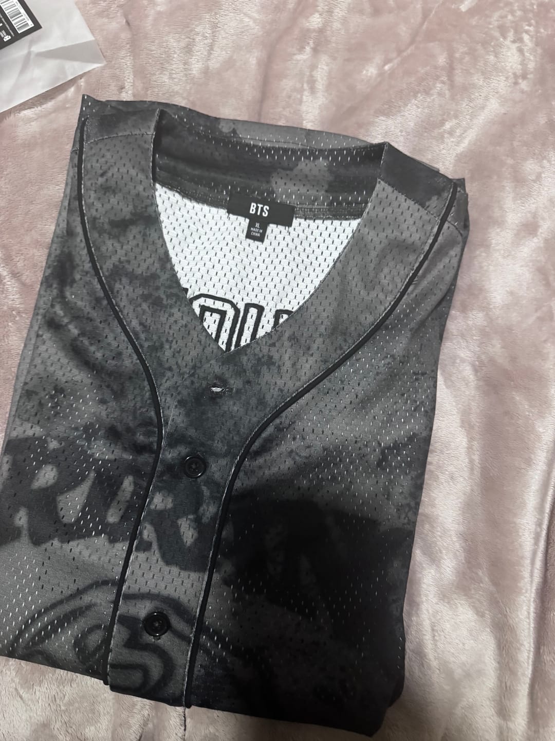 Customer photo review of BTS - ARIRANG WORLD TOUR OFFICIAL MD S/S JERSEY