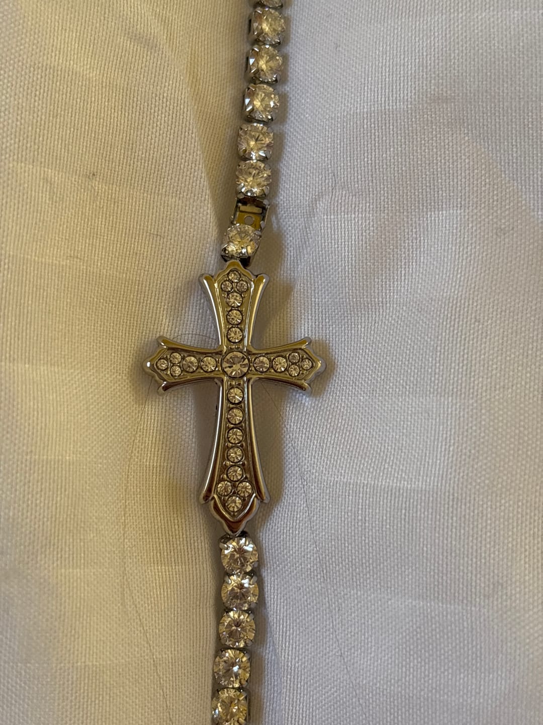 Customer photo review of FREE Today: 2-Color Elegant Zircon-Encrusted Cross Bracelet: A Symbol of Divine Grace & Elegance