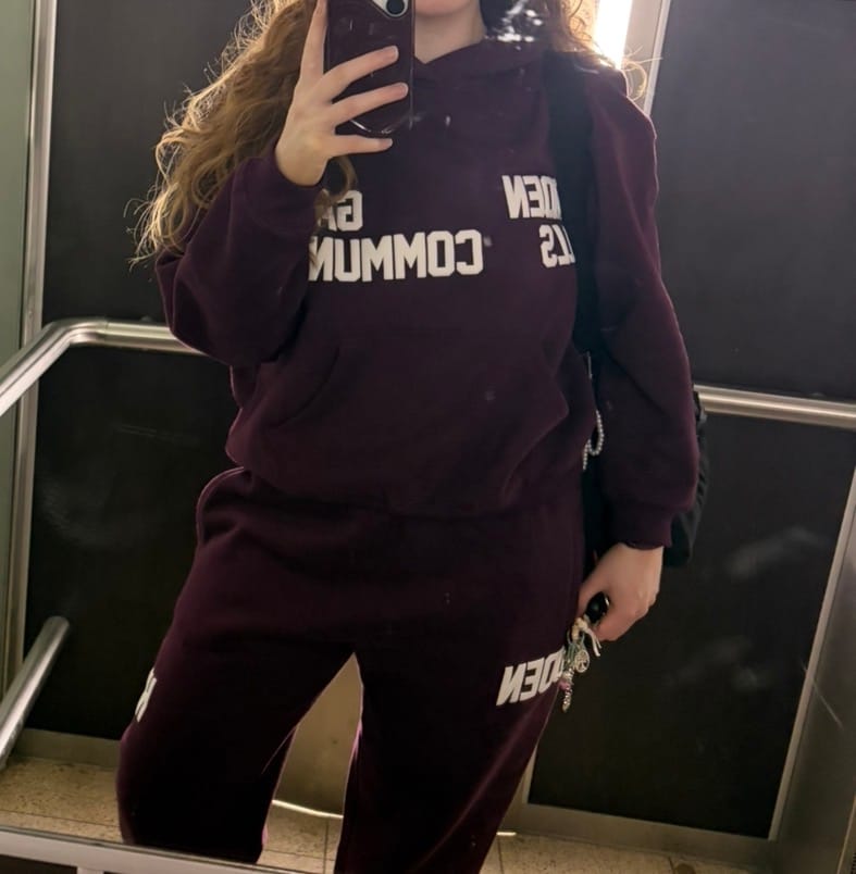 Customer photo review of GATED COMMUNITY HOODIE DARK PLUM