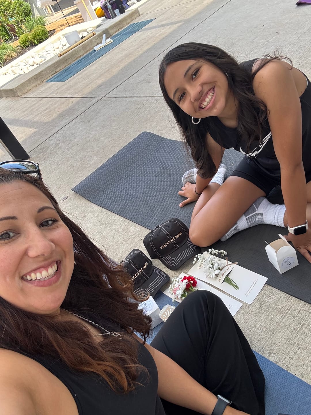 Customer photo review of Mamá y Mija: Mom & Daughter Yoga Experience 🍃