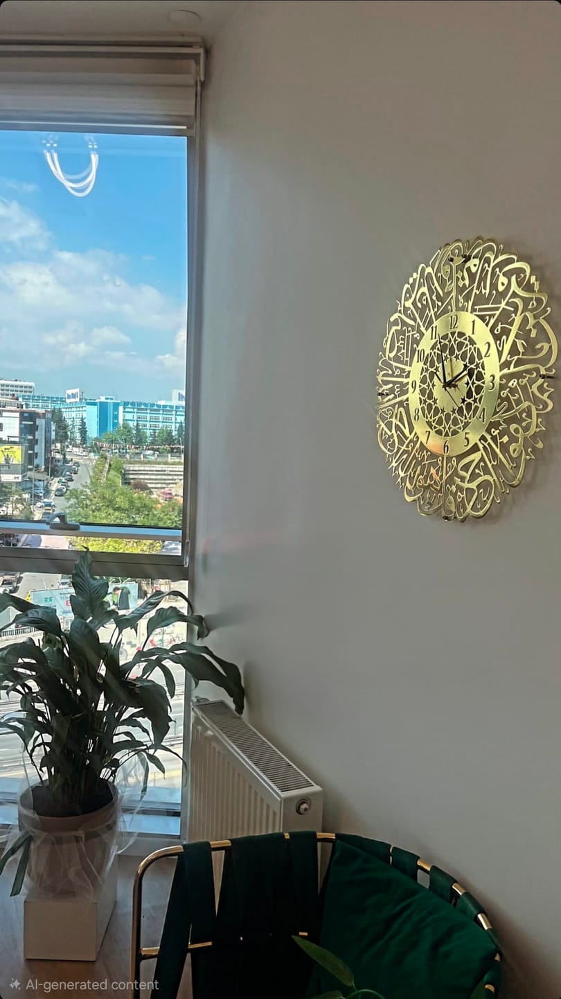 Customer photo review of İhlas Suresi Altın Renk Parlak Metal Duvar Saati