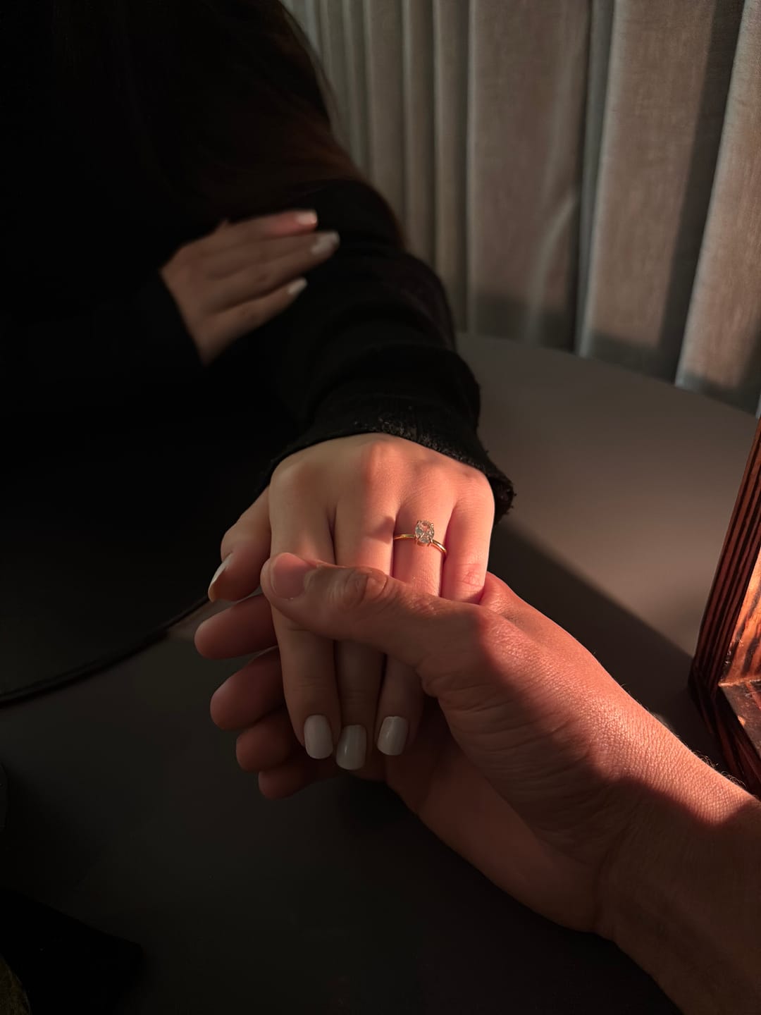 Customer photo review of Anel Solitário Lumière Banhado em Ouro 18k