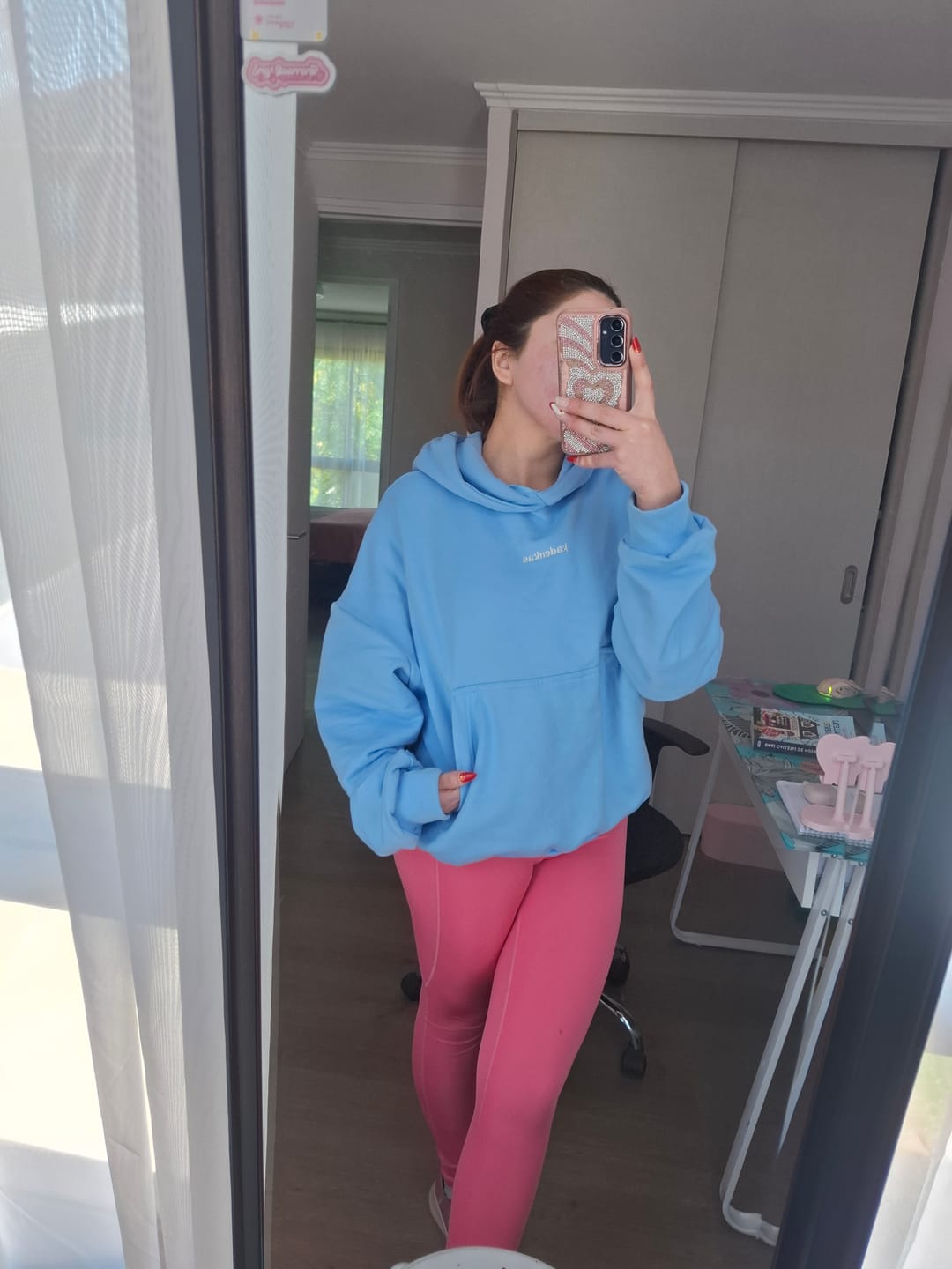 Customer photo review of POLERÓN HOODIE CELESTE - OVERSIZE CON GORRO LOGO Y ESPALDA BORDADO