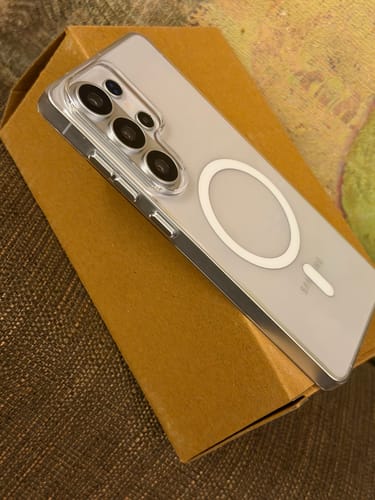 Customer's Anti Yellow Magsafe Clear Case on a Samsung phone, showing the MagSafe ring and protective camera cutout.