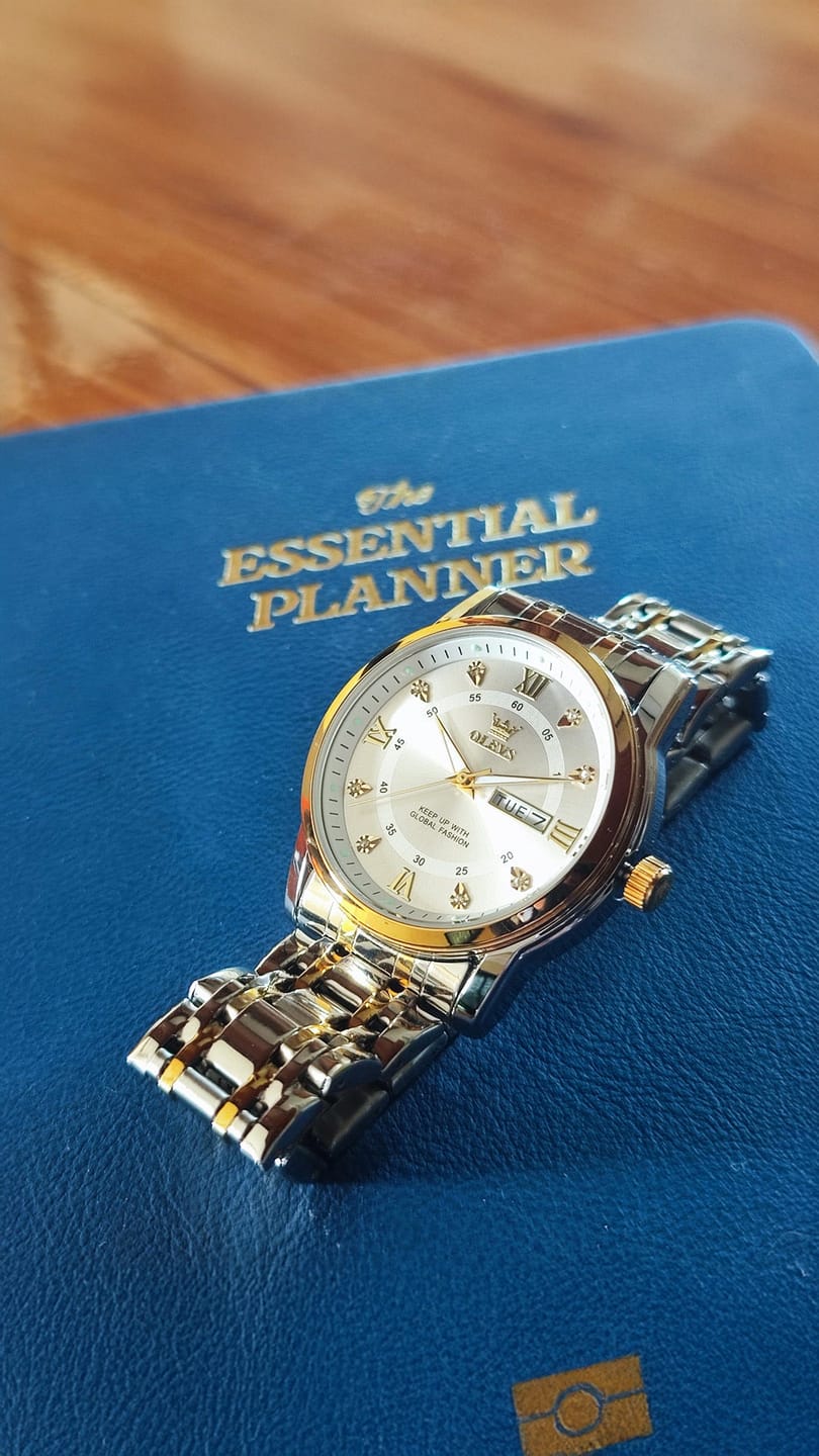 Customer photo review of OLEVS - Magnate