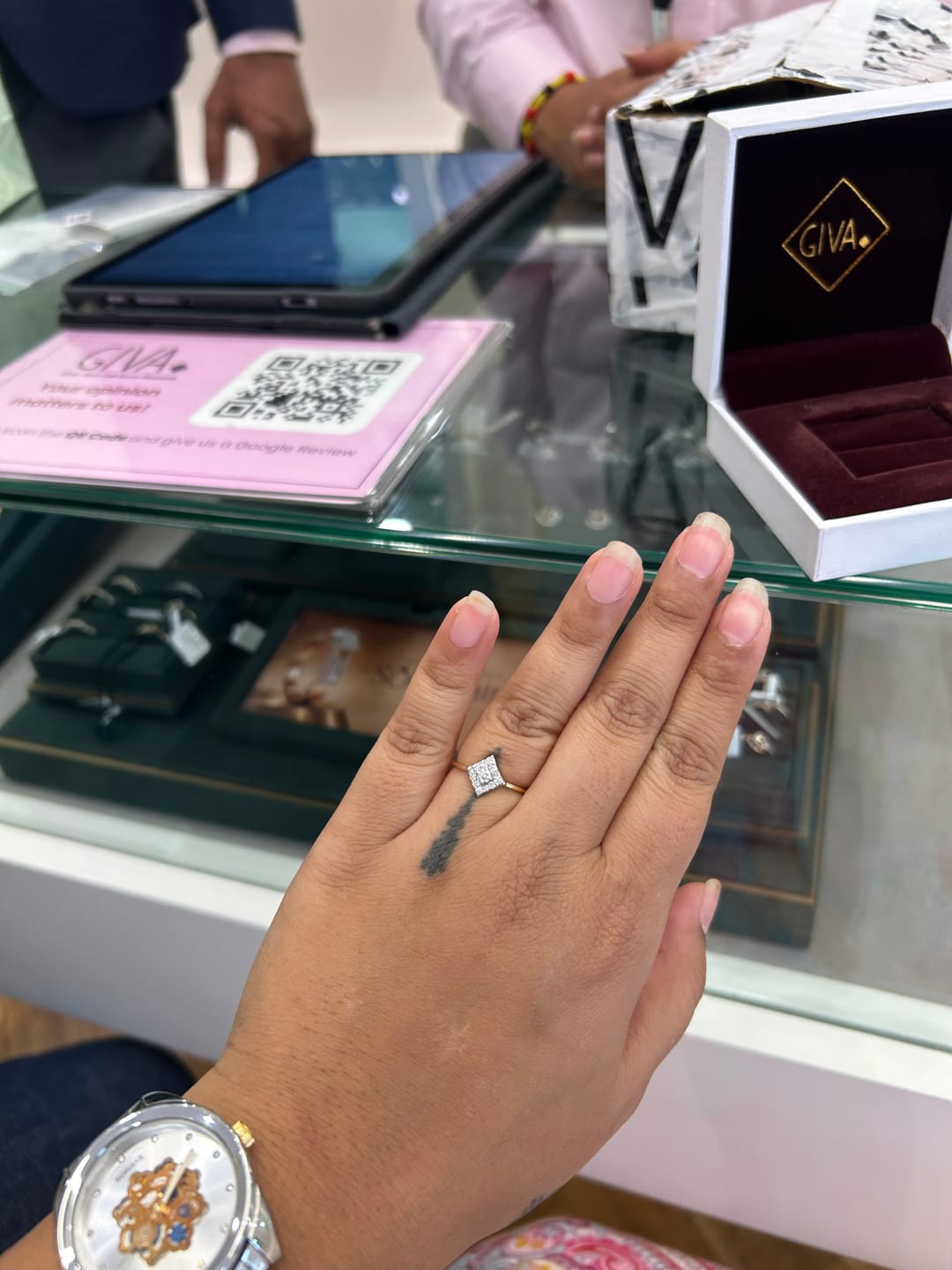 Customer photo review of Gold and Diamond Rhombus Ring