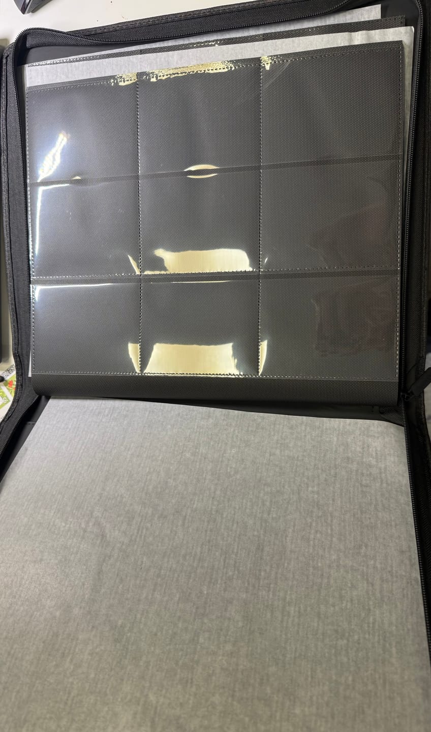 Customer photo review of Toploader Binder Groß Schwarz für 252 Karten – TCG Sammelmappe für Pokémon, Yu-Gi-Oh & Magic | PU-Leder mit Reißverschluss