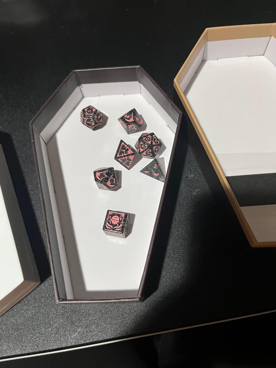 Customer photo review of PRE-ORDER | Mori Calliope Black Shattered Glass Dice Set | hololive English x MMG Exclusive