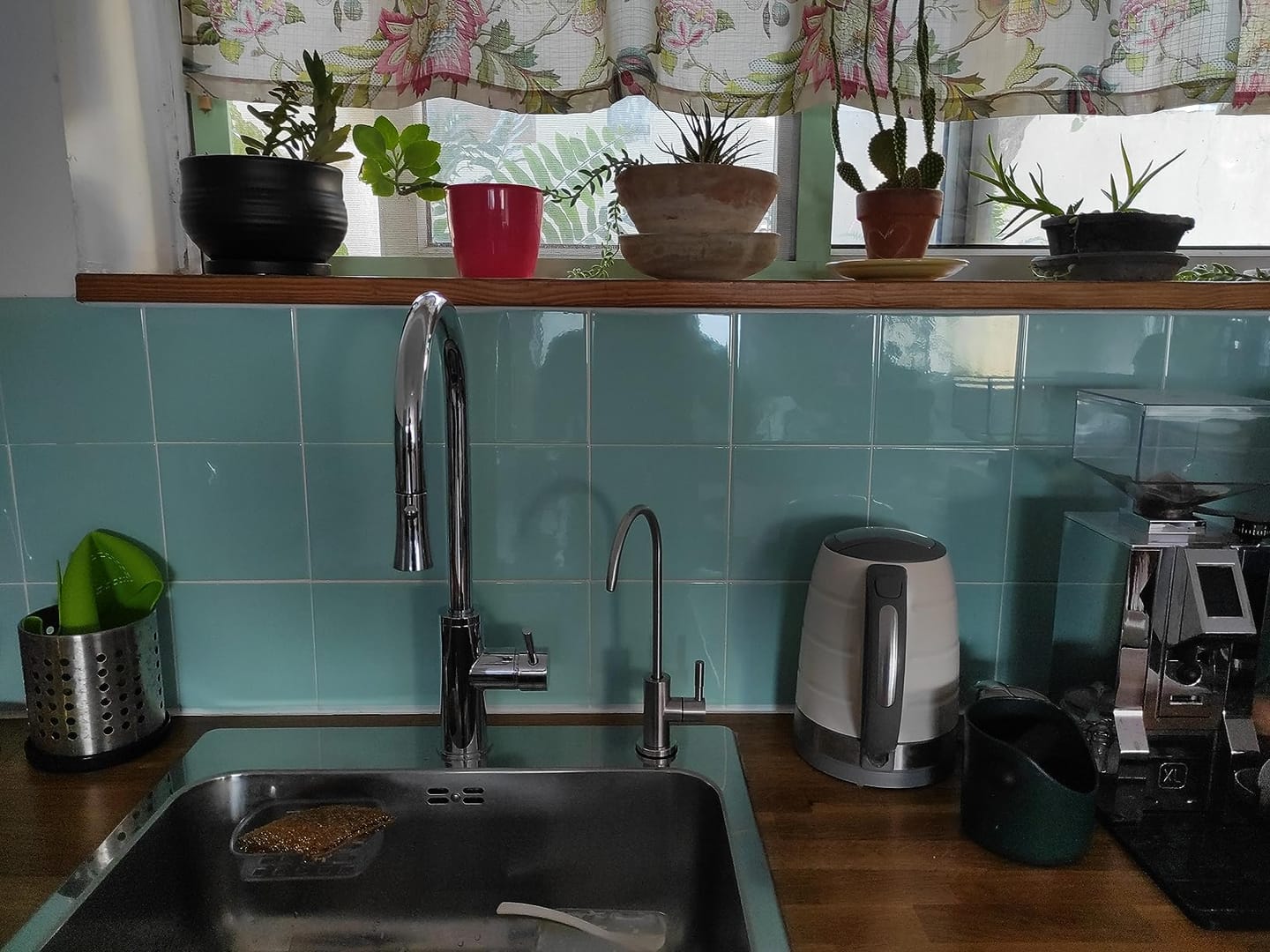Customer photo review of Frizzlife SW10F Direct Connect Under Sink Water Filter System, Reduces 99.99% Lead, Chlorine, Bad Taste & Odor
