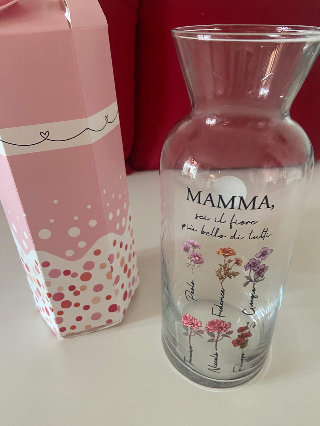 Customer photo review of Il giardino della mamma – Vaso in vetro personalizzato con nome e fiori per mamma e nonna