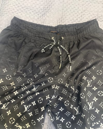 Recensione con foto di un cliente su Costume LV Monogram Gradient