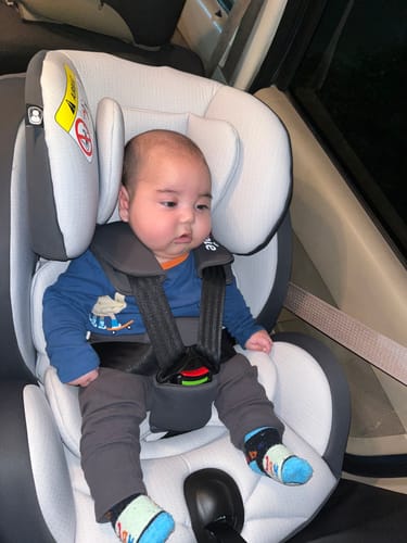Customer photo review of Silla de Auto Convertible Stages Black & White Joie