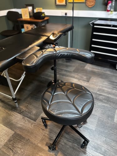 Customer photo review of Tattoo Artist Chair V3