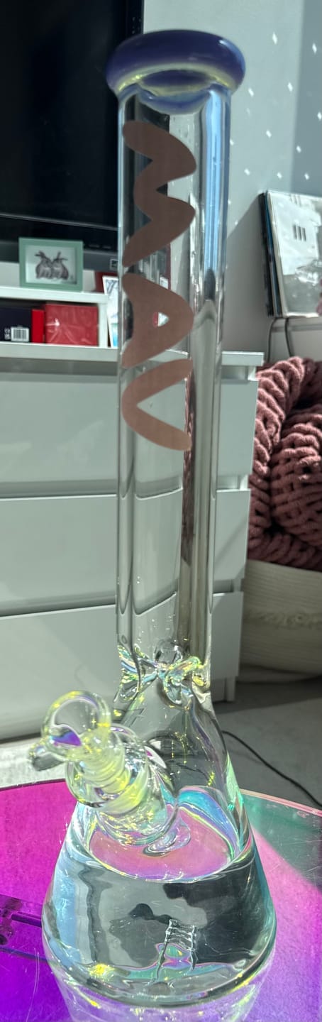 Customer photo review of 18" x 9mm Classic Beaker Bong